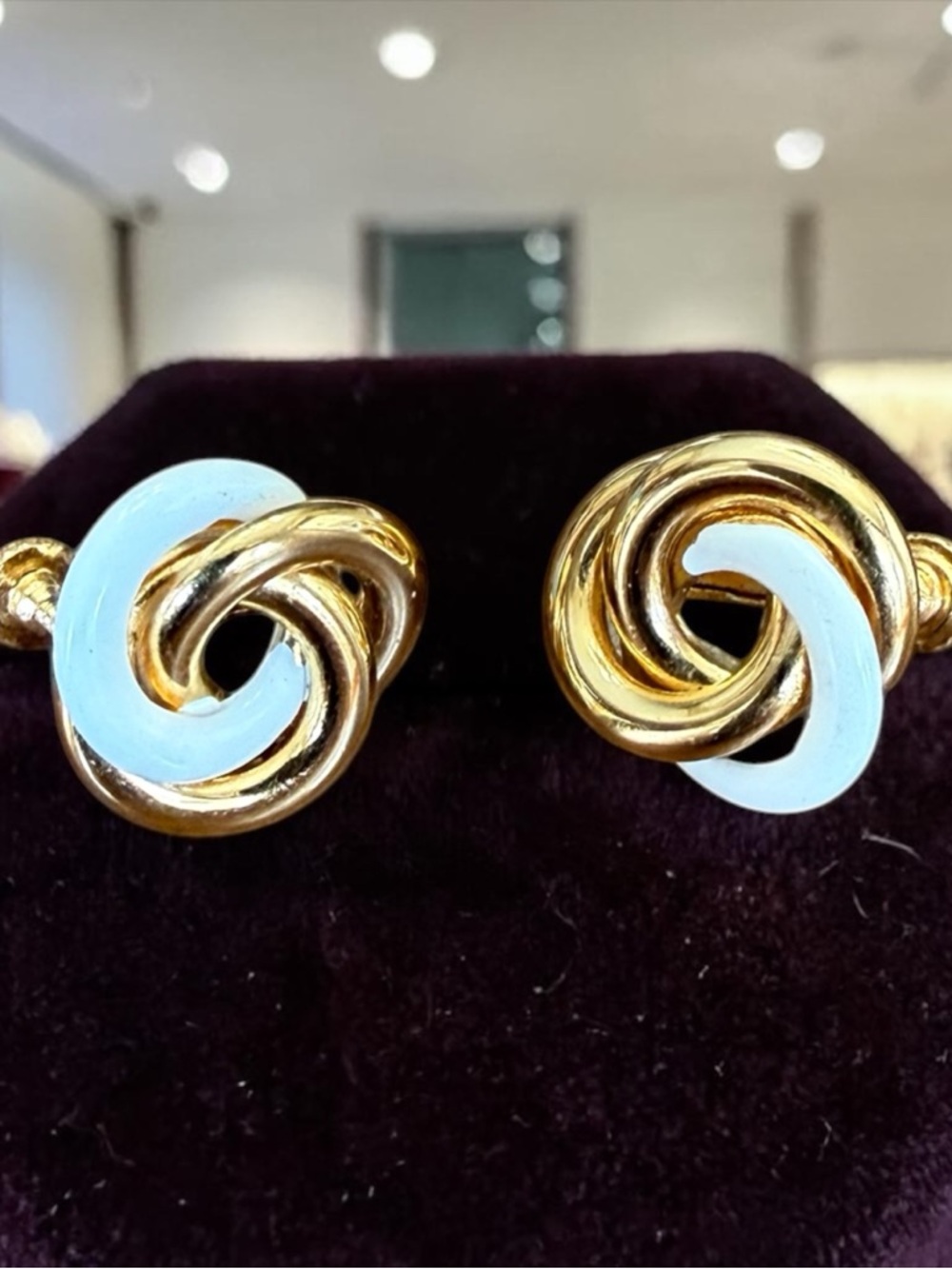 Vtg Gold White Enamel Interlocking Knot Screw Back Earrings